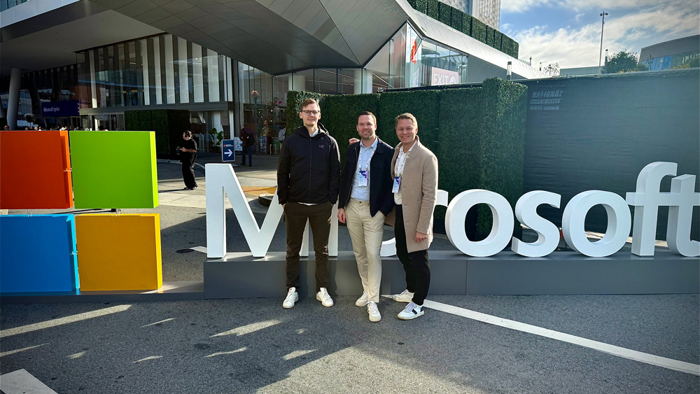 Kollegor framför Microsoft